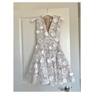 BRONX & BANCO White Embroidered Lace V-neck Dress